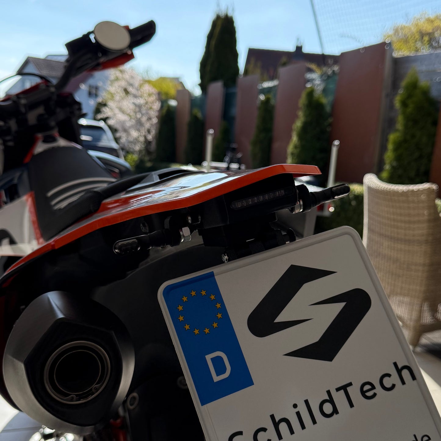 Abnehmbarer & klappbarer Kennzeichenhalter für KTM 690 SMC-R – mit innovativem Rastbolzen-System