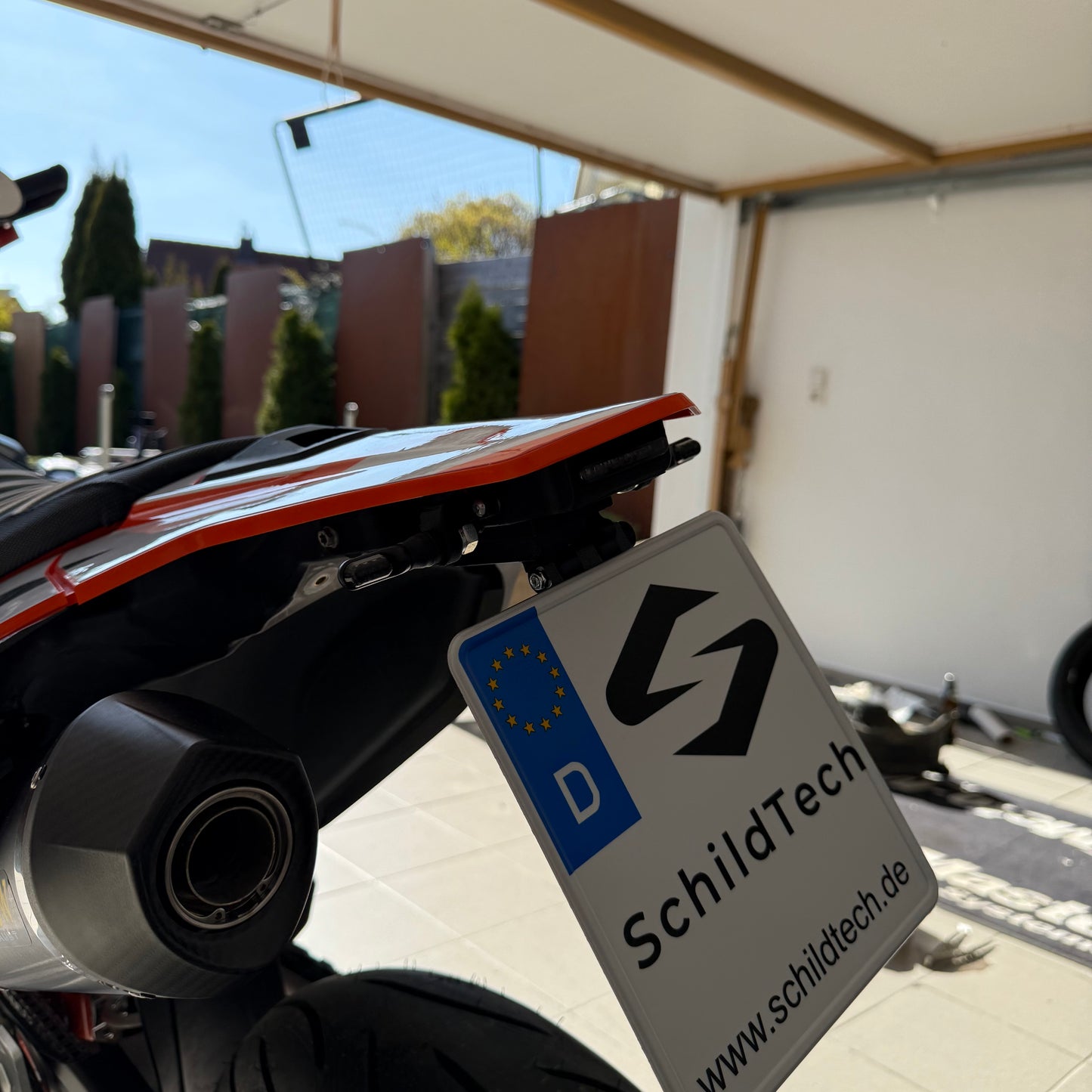 Abnehmbarer & klappbarer Kennzeichenhalter für KTM 690 SMC-R – mit innovativem Rastbolzen-System