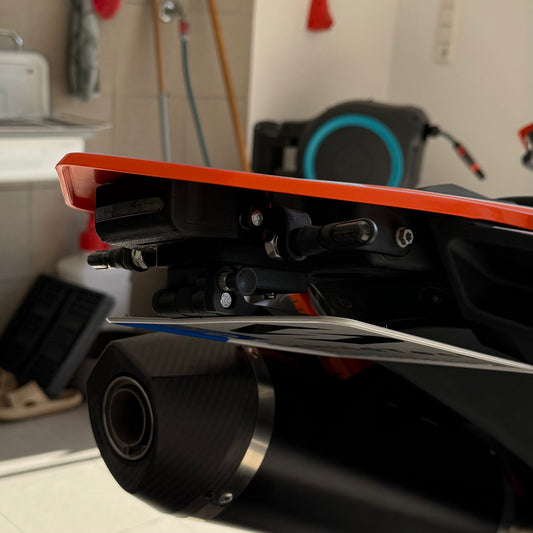 Abnehmbarer & klappbarer Kennzeichenhalter für KTM 690 SMC-R – mit innovativem Rastbolzen-System